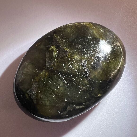 Labradorite Crystal Round Palmstone (4) - Picture 6 of 12